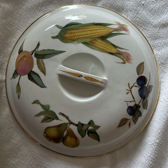 Royal Worcester Evesham Covered Casserole - Picture 4 of 6